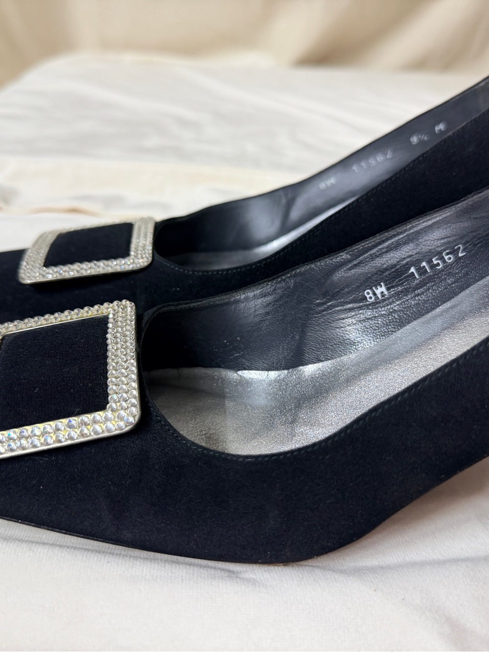 Stuart Weitzman - Picture 5 of 8
